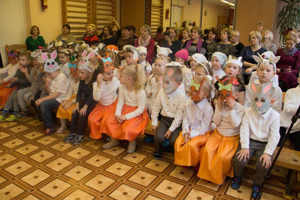 ETNOKULTŪRINIS UGDYMAS PER LIETUVIŲ LIAUDIES PASAKŲ INSCENIZACIJĄ