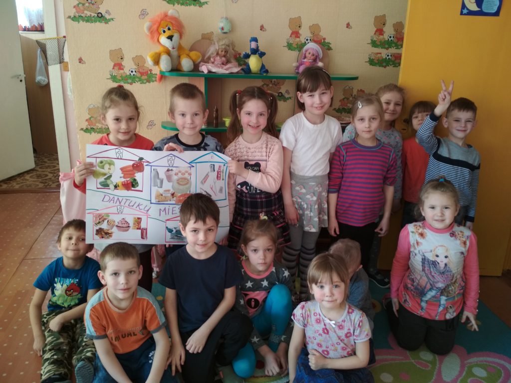 Pamokėlė apie dantukų priežiūrą
