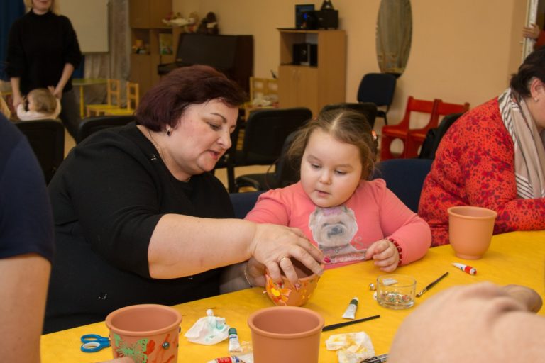 Popietė su anūkais lietuvių grupėje”Kiškučiai”