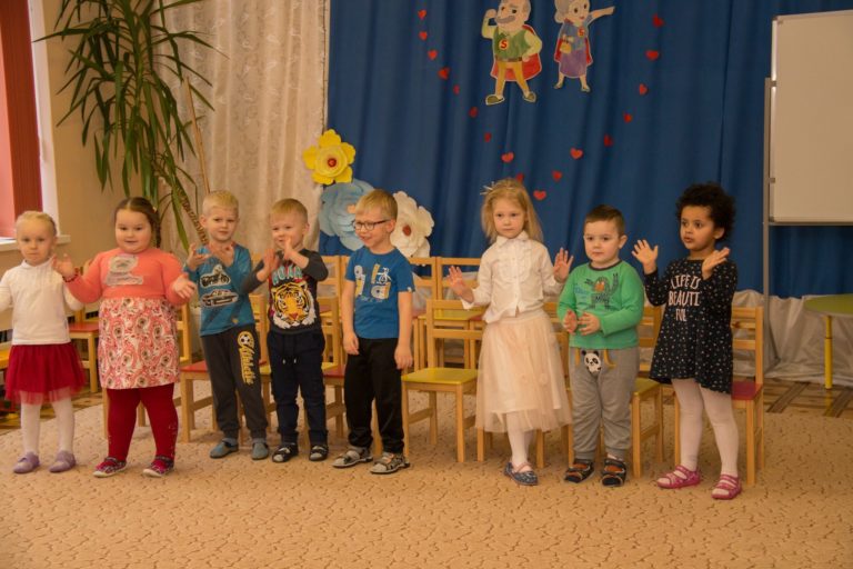 Popietė su anūkais lietuvių grupėje”Kiškučiai”